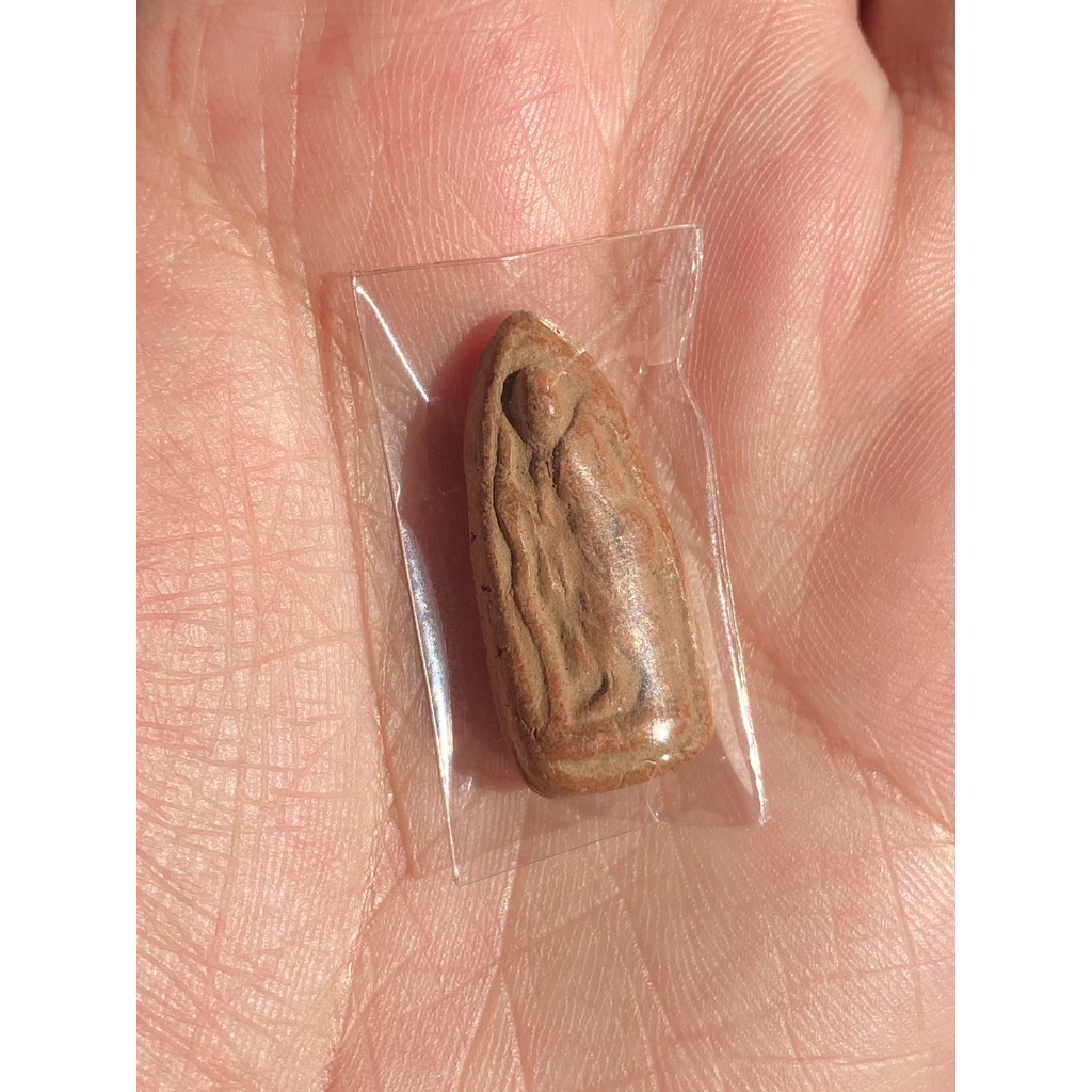 พระสิวลีองค์จ้อย เนื้อดิน หลวงพ่อกวย วัดโฆษิตาราม จ.ชัยนาท (มีย่ามพิมพ์นิยม) ปี2521