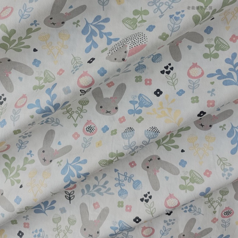 ผ้าคอตตอน 100% ทอทวิล หน้ากว้าง1.6 เมตร ตัดขายเป็นเมตร พิมพ์ลายกระต่าย ลายหมี