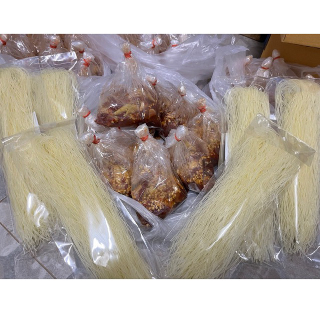 ขนมจีนอบแห้งทานคู่กับส้มตำยายเพลิง(เพิง) อำนาจเจริญ