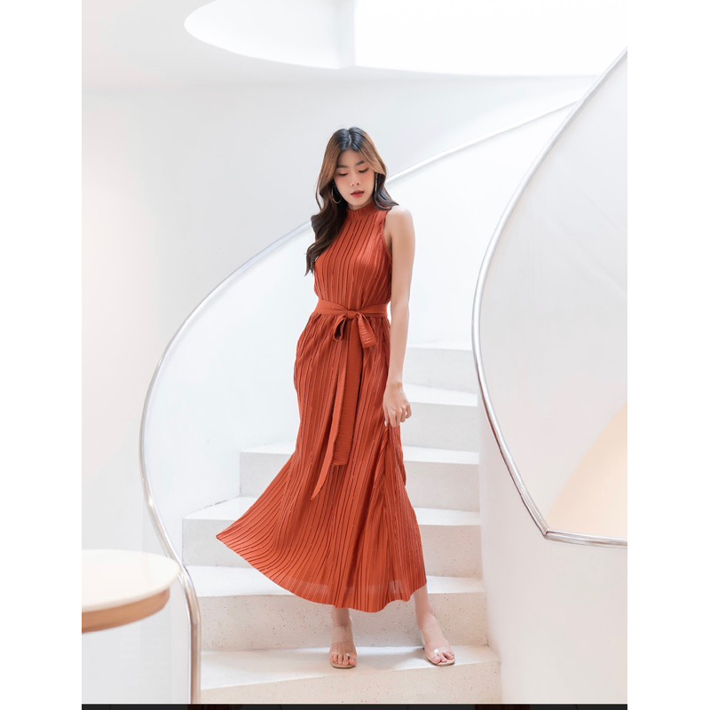 Lady MADE Kloset ชุดเดรสยาวผ้าพลีทสีอิฐ รุ่นพลีทยาว เดรสออกงานสวยๆ Plete Long LM013