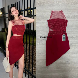🔥พร้อมส่ง Size S🔥ป้าย Swan เดรสเกาะอกแดง ปลายเฉียง แต่งเว้าเอว เสื้อตาข่ายเพชรสีแดง