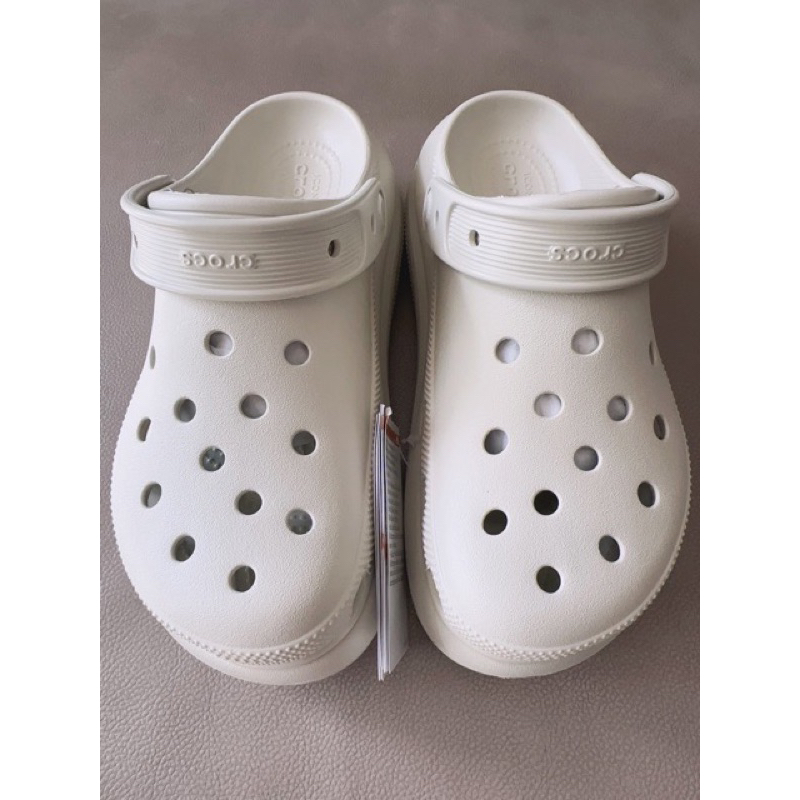 ❌Sold out❌รองเท้า Crocs Classic Crush Clog สี bone (Size.W7 ) สภาพดี แท้💯%