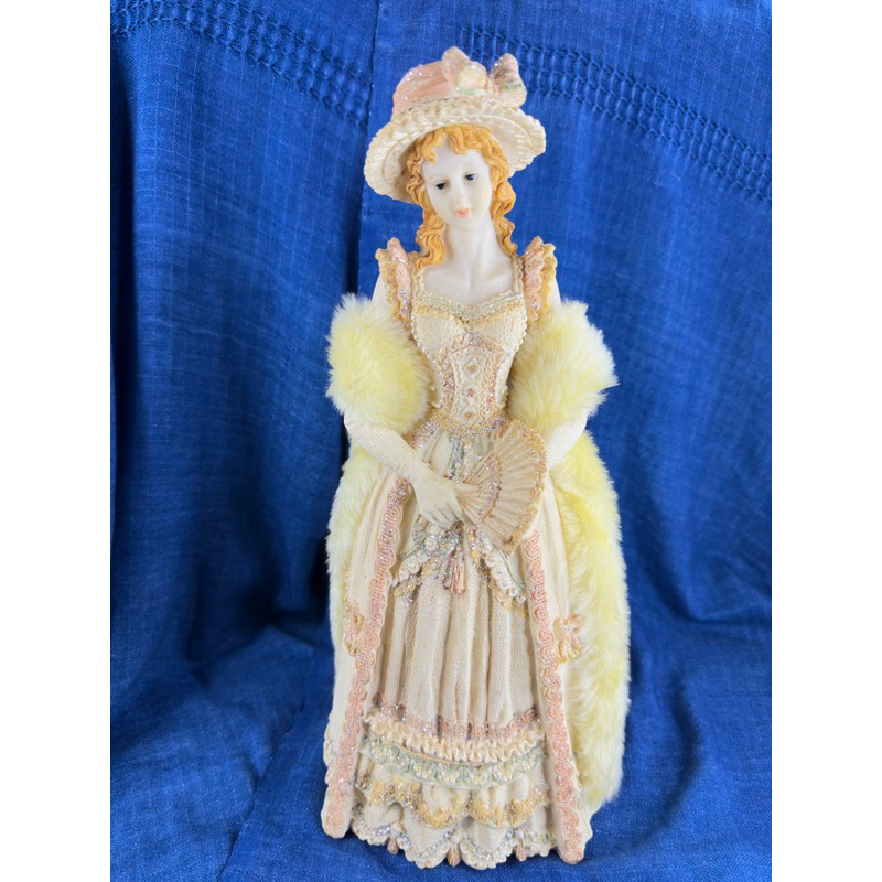 ตุ๊กตา หญิงสาววิคตอเรีย หนัก923g สูง13นิ้ว สินค้ามือสอง สภาพ สมบูรณ์  เป็นงานเรซิน ตกแต่ง ประดับคาเฟ