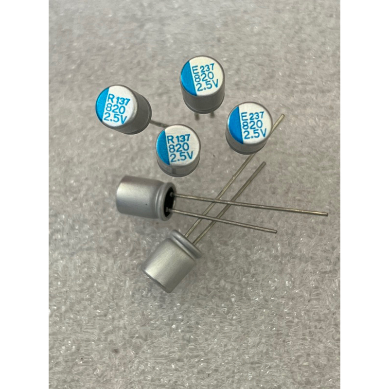คาปาซิเตอร์  820UF 2.5V  C820UF 2.5V  C820UF 2.5V ขนาด6x8mm. แถบสีฟ้าใหม่แกะกล่อง C820UF 2.5V (10ตัว