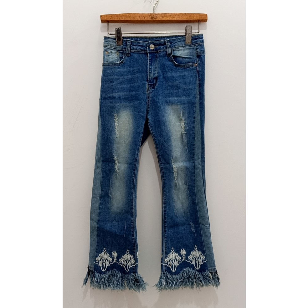 กางเกงยีนส์ G.D. JEANS แต่งปักปลายขาเก๋ๆ เอว 26" ยาว 34"