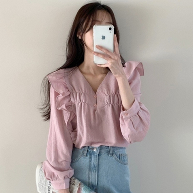 พร้อมส่ง : เสื้อสีพื้นตกแต่งระบายผ้าอัดย่นใส่สบาย[I18]