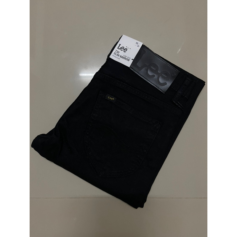 Lee รุ่น LE 730007 RAMONE กางเกงยีนส์ผู้ชาย ราคาป้าย 2,290 บาท ยีนส์ยืด เอวต่ำ ทรงเข้ารูป สีดำ ผ้าดี