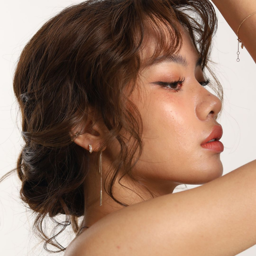 Gail's  Crown White Topaz Huggy