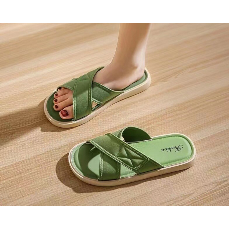 ส่งจากไทย 🚚มาใหม่พร้อมส่ง🚚 รองเท้าแตะ รองเท้าแบบสวม   นุ่มใส่สบายเท้า  YH-2301