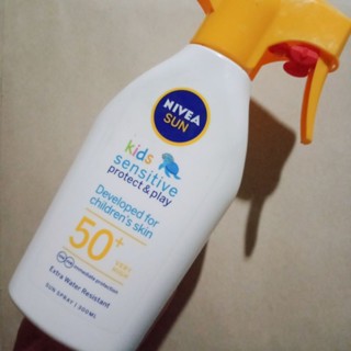 300ml NIVEA Sun Kids Moisturising sun spray SPF 50 Sunscreen moisture Germany สเปรย์กันแดด นีเวีย คิดส์ เด็ก ผิวแพ้ง่าย