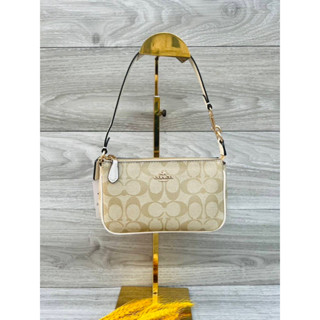 Coach  Nolita 19  Signature