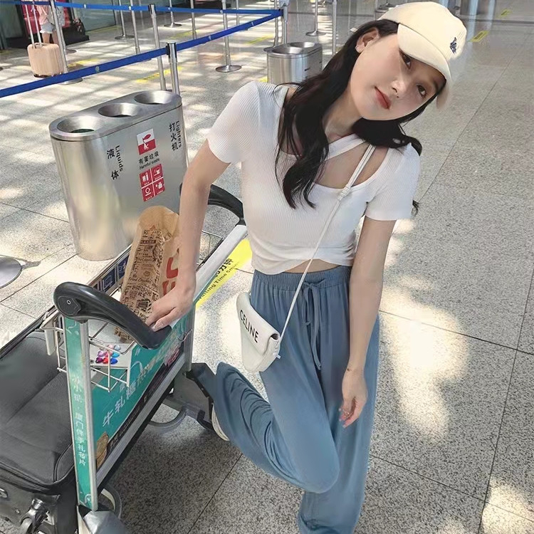 PBB37007 เสื้อครอปไหมพรมแขนสั้นผู้หญิง รูปแบบที่สงวนไว้โดยนักออกแบบ เสื้อครอบตัดสีทึบเรียบง่ายแฟชั่นเกาหลีเซ็กซี่