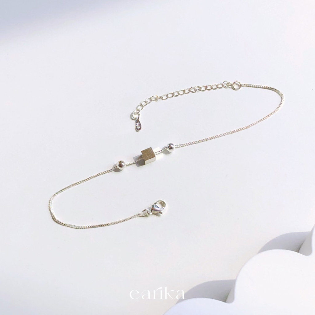 (กรอกโค้ด C3Q6K ลด 65.-) earika.earrings - box&dot anklet สร้อยข้อเท้าจี้กล่องและเม็ดกลมเงินแท้ ปรับขนาดได้