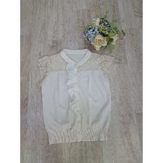 Used เสื้อแฟชั่น❤️19 บาท❤️ Size S อก34" ยาว19" ดีเทลลูกไม้ด้านหน้า
