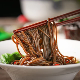 เส้นดำ รากเฟริน์ เพืรอสุขภาพ เส้นเหนียวนุ่ม อร่อยดีต่อสุขภาพ ไม่อ้วน 200g蕨根粉丝