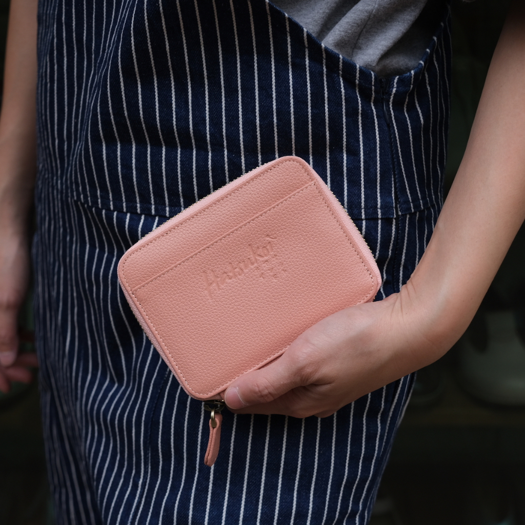 🚩10ช่องบัตร ซิปรอบ ทรงสวย🚩 กระเป๋าสตางค์ซิปรอบใบสั้นหนังวัวแท้ รุ่น Cookie (Hatsukoi Wallet)