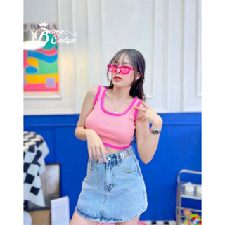 เสื้อครอปเอวลอยทรงกล้าม(Cutie) งานเข้าเทรนด์ตามกระแสแฟชั่น เป็นงานผ้าไหมพรมทรงคอยูแต่งขอบขนปุยตัดแถบสี