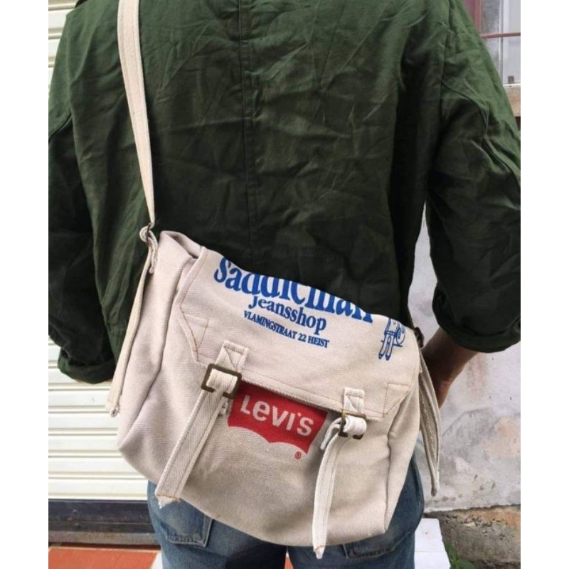 กระเป๋าผ้าเเคนวาส กระเป๋าสะพาย Levi's กระเป๋าทรง messanger