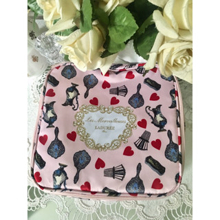 Laduree กระเป๋าเครื่องสำอางค์ มีช่องสำหรับจัดระเบียบภายในเรียบร้อยสวยงาม ใหม่ค่ะ