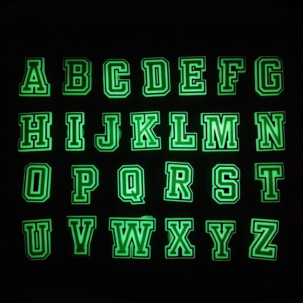 ตัวติดรองเท้า ติดกระเป๋ามีรู Pvc ตัวอักษร A-Z เลข0-9  เรืองแสง  ตัวติดรองเท้าหัวโตจิ๊บบิต