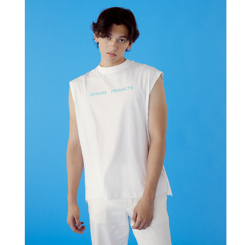 (LEISURE PROJECTS)  LEISURE PROJECTS OVERSIZE SLEEVELESS T-SHIRT เสื้อยืดเเขนกุดทรง oversize พิมพ์ลา