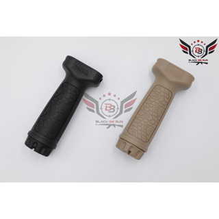 กริ๊ปมือหน้า Daniel Defense รุ่น จับราง 20mm. (DANIEL DEFENSE VERTICAL FOREGRIP - Picatinny)  ● คุณสมบัติ : 1. สำหรับติด