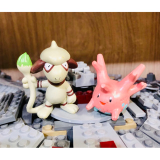 Corsola &amp; Smeargle Tomy Moncolle Figure Authentic Vintage Pokemon CGTSJ Nintendo #โปเกม่อน