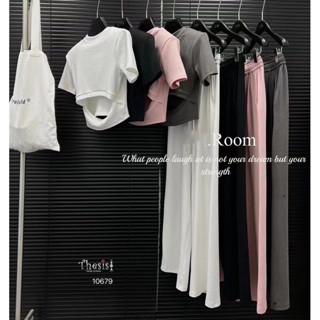 🇰🇷NEW ARRIVAL🇰🇷 ชุดเซ็ต2ชิ้น เสื้อครอปพอดีเอวหลังเว้าผ่า มีเสริมบ่าในตัวทรงสวย ใส่เข้าเซ็ตคู่กางเกงขายาวเข้ากัน