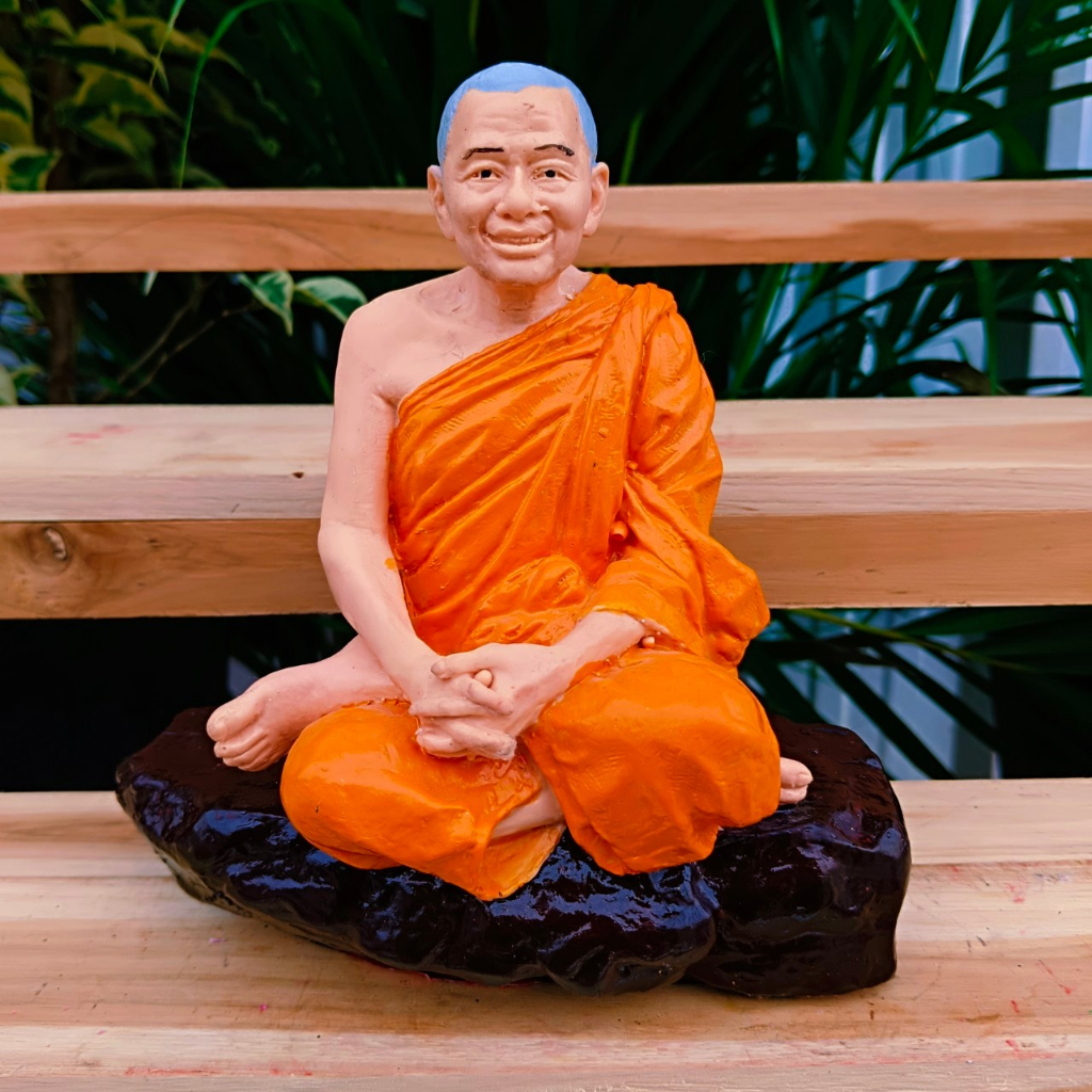 หลวงพ่อฤาษี นั่งยิ้มเศรษฐี ประทับนั่งบนหิน งานลงสีเสมือนจริงงดงาม เข้าพิธีพุทธาภิเษกเสาร์ 5 หลวงพ่อท่านมีคุณมาก