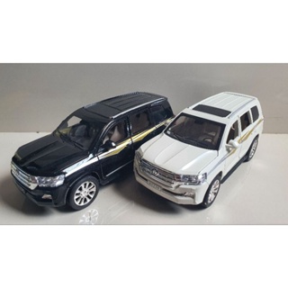 โมเดล Toyota SUV สเกลประมาณ 1:24 ยาวประมาณ 20cm มีเสียงมีไฟ