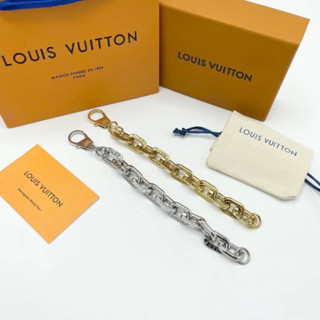 LOUIS VUITTON LV EDGE ICONIC MONOGRAM ENGRAVING CHAIN BRACELET สร้อยข้อมือโซ่ แบรนด์หลุยส์วิตตอง ตะขอ clasp ลายโมโนแกรม