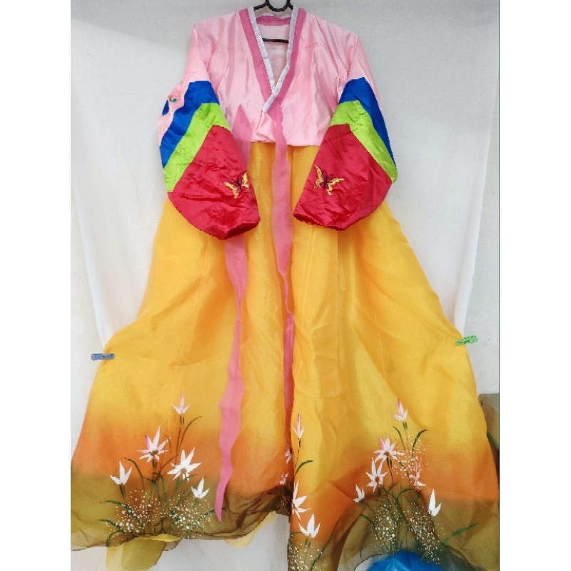 ชุดฮันบกหญิงผู้ใหญ่มีตำหนิเยอะ 150 บาททุกชุด ขาดเสีย สีตกซักไม่ออก ขอคนรับได้สินค้าเป็นคละแบบเลือกไม่ได้