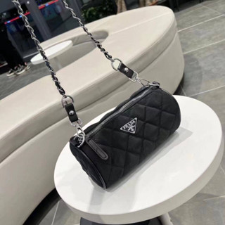 กระเป๋าสะพาย Prada 🖤 งานไฮเอนมาอีกเเล้วเเม่ พร้องกล่องไม่มีไม่ได้เเล้ว 20x10x10 cm