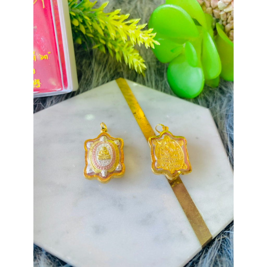 จี้เต่าหลวงปู่หลิวM04 #รุ่นสุขใจมหาเสน่ห์ (3K) วัดไร่แตงทอง พ.ศ.2563 นฐ. เลี่ยมทองแท้ 90% อัดกันน้ำB16006131208093