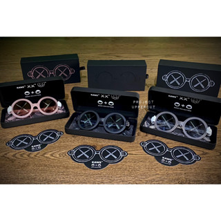 แว่นกันแดด KAWS X SONS + DAUGHTERS SUNGLASSES - BLACK / PINK / GREY COLOR [New]