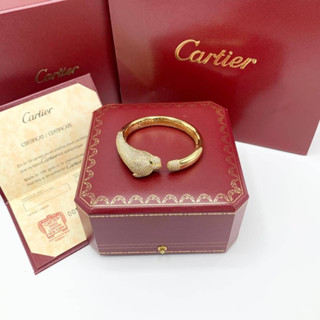 CARTIER DIAMOND ONYX PANTHERE CUFF BRACELET GOLD เครื่องประดับ กำไลข้อมือวง แบรนด์คาร์เทียร์ รูปหัวเสือ