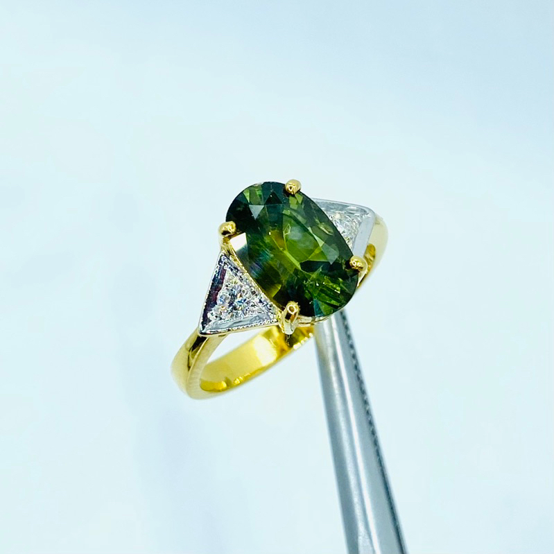 💍หลุดจำนำ size 54; แหวนทอง พลอยเขียวส่อง ขนาบสามเหลี่ยม เพชรแท้ A26305R