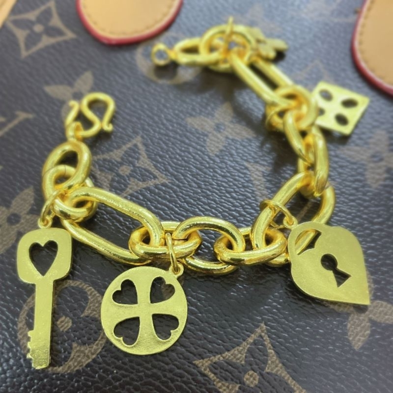 ข้อมือลายlv (Z5LE2ลด15%ใช้ได้ทั้งร้าน)) สวยมากหนัก5บาท ถ่ายจากงานจริงสวยตรงปก ตะขอมีตราปั๊ม