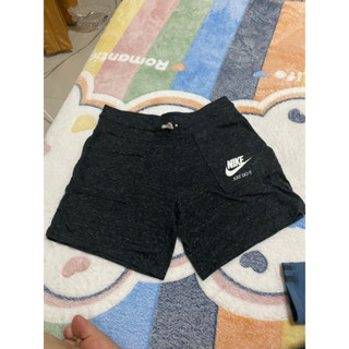 กางเกงขาสั้น Nike size L