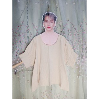 เสื้อแขนสั้น สีครีม คอกลม