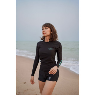 Rashguard Tee : Black เสื้อว่ายน้ำผู้หญิงแขนยาว รุ่นสวม