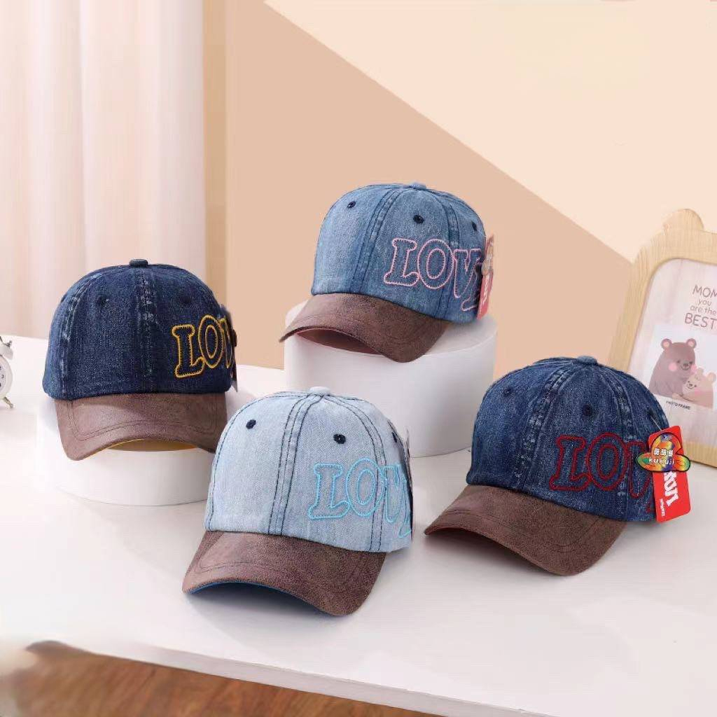 [พร้อมส่ง] หมวกเด็ก 2ปี-8ปี รอบหัว:52-54 cm. หมวกแก๊ปยีนส์ผ้าฟอก ปีกหนัง ปักอักษร LOVE