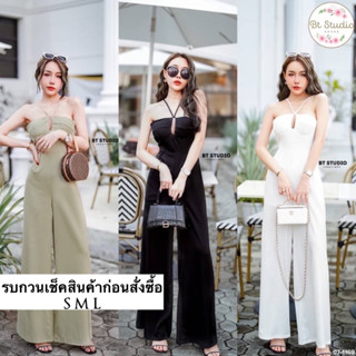 จั้มสูทขายาวแต่งสายไขว้จากด้านหน้าไปด้านหลัง เว้ากลางอกเล็กน้อย ช่วงอกเสริมฟองน้ำ มีซับขาสั้นด้านใน สวย เซ็กซี้ลุคแบบใส่