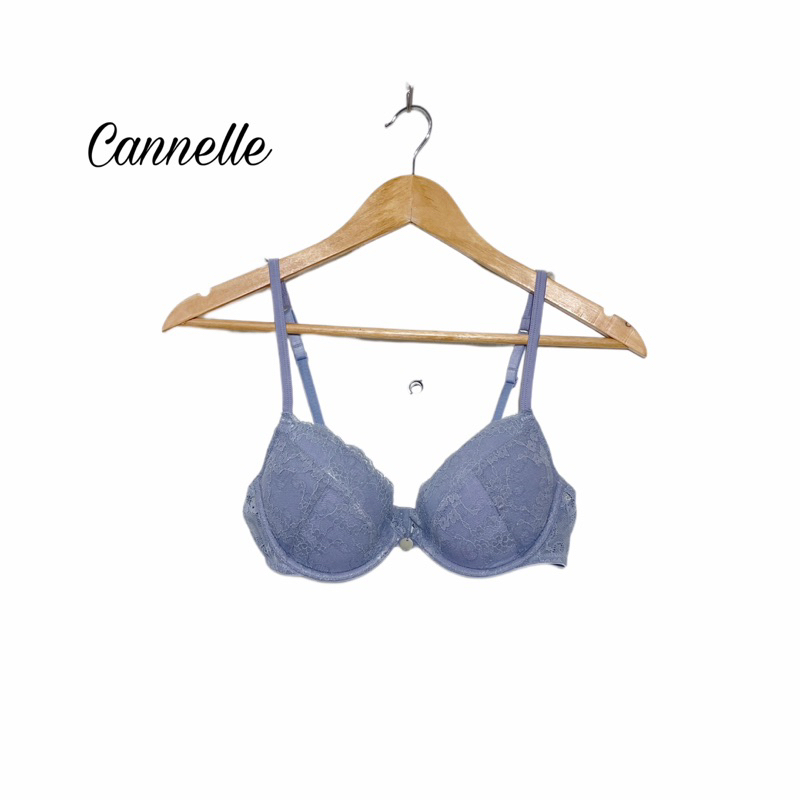 Cannelle Bra เสื้อชั้นในลูกไม้แน่น ๆ ของใหม่ Sexy สายปรับได้ สีฟ้าครามมีฟอง ด้านหลังตะขอสามระดับ เสื้อในลูกไม้ 75A 70B