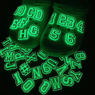 ตัวติดรองเท้า ติดกระเป๋ามีรู Pvc ตัวอักษร A-Z เลข0-9 เรืองแสง ตัวติดรองเท้าหัวโต