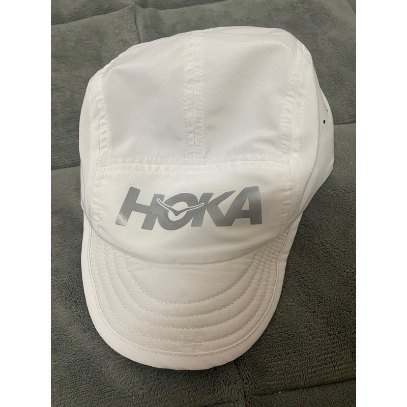 Used ✨ หมวกวิ่ง หมวกออกกำลังกาย HOKA สีขาว ใส่ครั้งเดียว ใหม่มาก