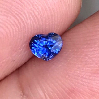 0.45ct 4.7x4mm VS พลอยไพลินซีลอนหัวใจ เผาเก่า  Heart Blue Sapphire Ceylon, Heated