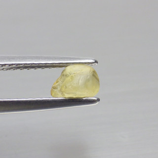 พลอย ก้อน ดิบ ตาแมว คริโซเบริล ไพฑูรย์ แท้ ธรรมชาติ ( Unheated Natural Chrysoberyl ) หนัก 0.92 กะรัต