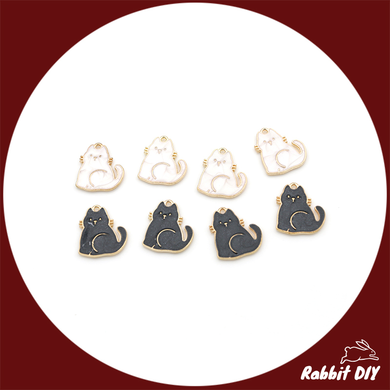 จี้เคลือบสี น้องแมว นั่ง สีขาว-ดำ ขนาด 1.7 ซม. (แพ็ก 2 ชิ้น) ราคา ถูกที่สุด ดีลบีเคเค