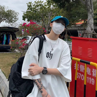 810เสื้อยืดแขนสั้นลำลองใหม่    ผ่อนคลายและผ่อนคลาย เสื้อยืดคอกลมสำหรับผู้ชาย